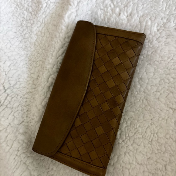 Stylish Brown Woven Clutch - Picture 3 of 5